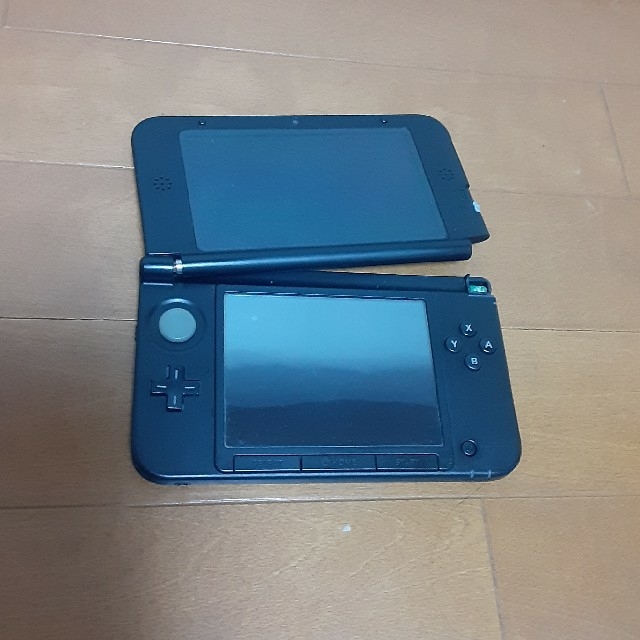 ニンテンドー3DS(ニンテンドー3DS)のNintendo 3DS  LL 本体ブラック エンタメ/ホビーのゲームソフト/ゲーム機本体(携帯用ゲーム機本体)の商品写真