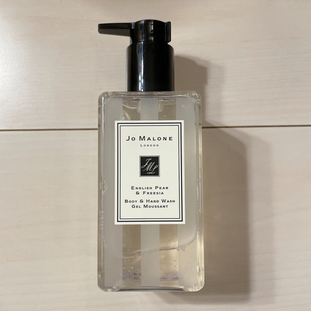 Jo Malone(ジョーマローン)の【新品未使用】ジョーマローン イングリッシュペアー ボディウォッシュ コスメ/美容のボディケア(ボディソープ/石鹸)の商品写真