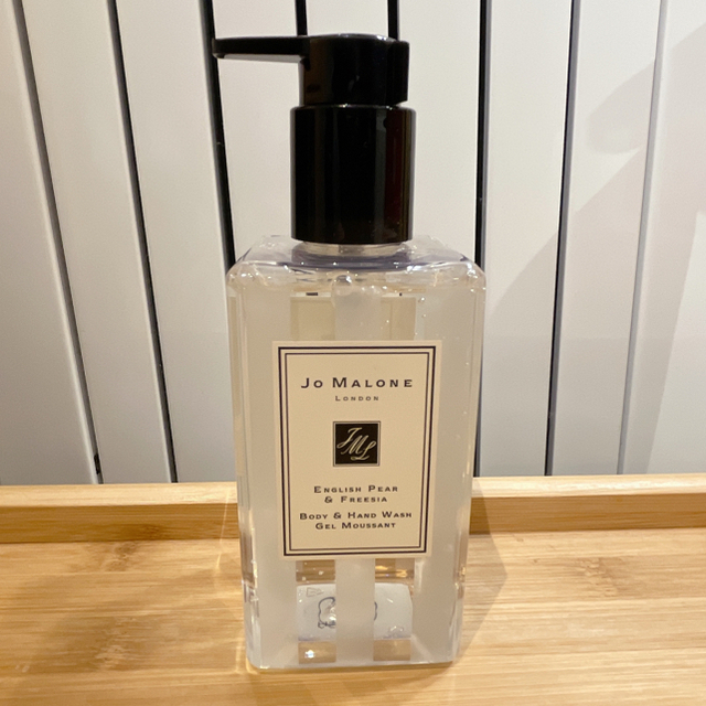 Jo Malone(ジョーマローン)の【新品未使用】ジョーマローン イングリッシュペアー ボディウォッシュ コスメ/美容のボディケア(ボディソープ/石鹸)の商品写真