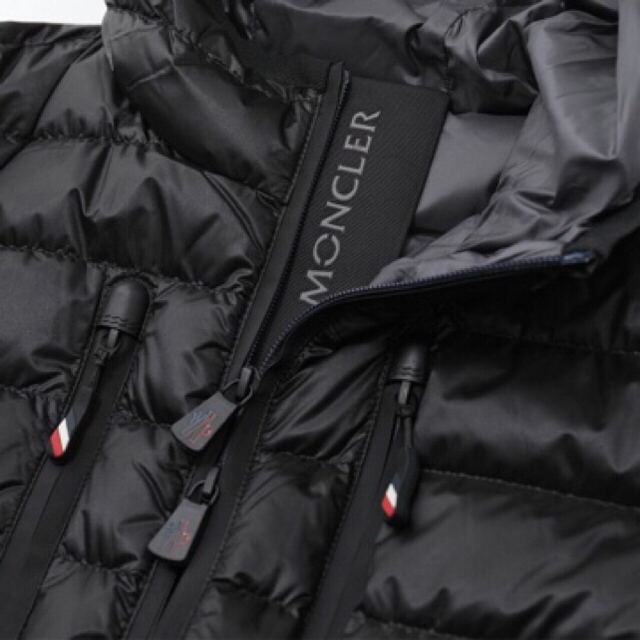 MONCLER(モンクレール)の【クーポン❣️】モンクレール ダウンジャケット サイズ1 ブラック メンズのジャケット/アウター(ダウンジャケット)の商品写真