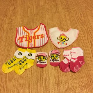 ハンシンタイガース(阪神タイガース)のお値下げ！阪神タイガース　スタイ　ベビー用品(ベビースタイ/よだれかけ)