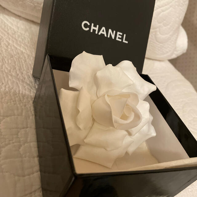 CHANEL(シャネル)のヴィンテージ シャネル🎀コサージュ レディースのアクセサリー(ブローチ/コサージュ)の商品写真