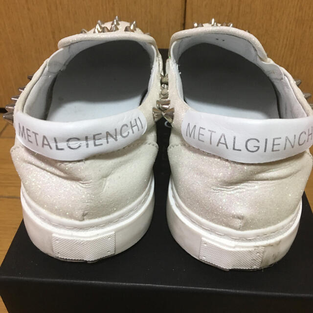 METAL GIENCHI白ラメスタッズスリッポンスニーカー美品 | www