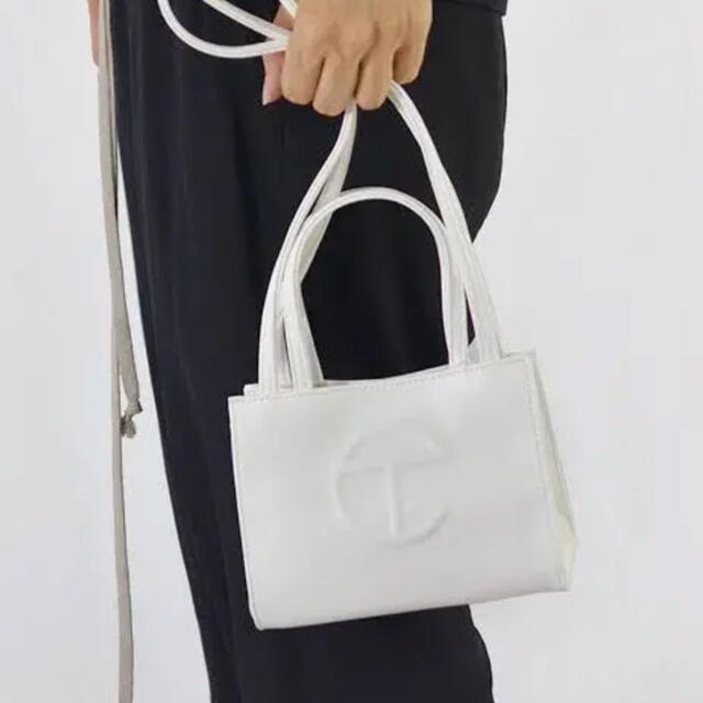 最終値下げtelfar バッグ　ホワイト　Sサイズ　新品 レディースのバッグ(ショルダーバッグ)の商品写真