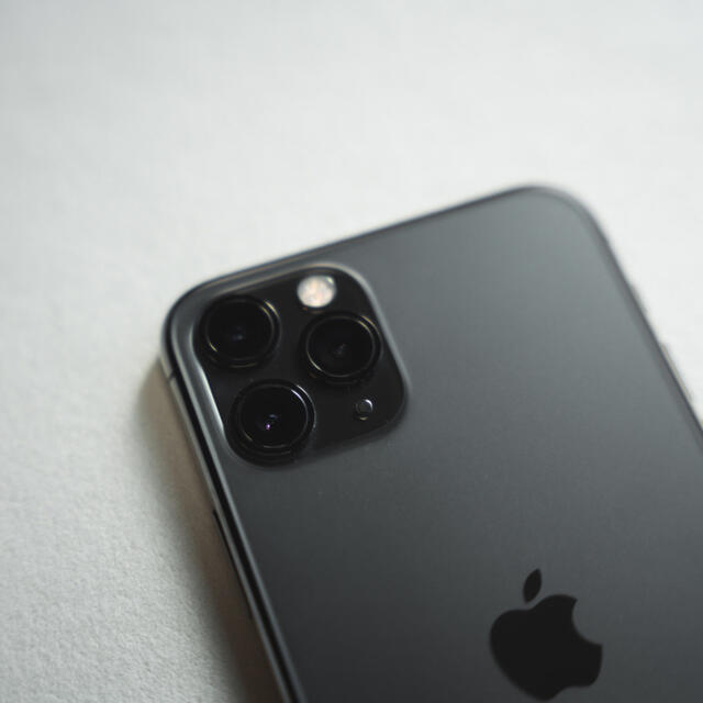 iPhone 11Pro 本体256 GB SIMフリー【NOMADケース付き】