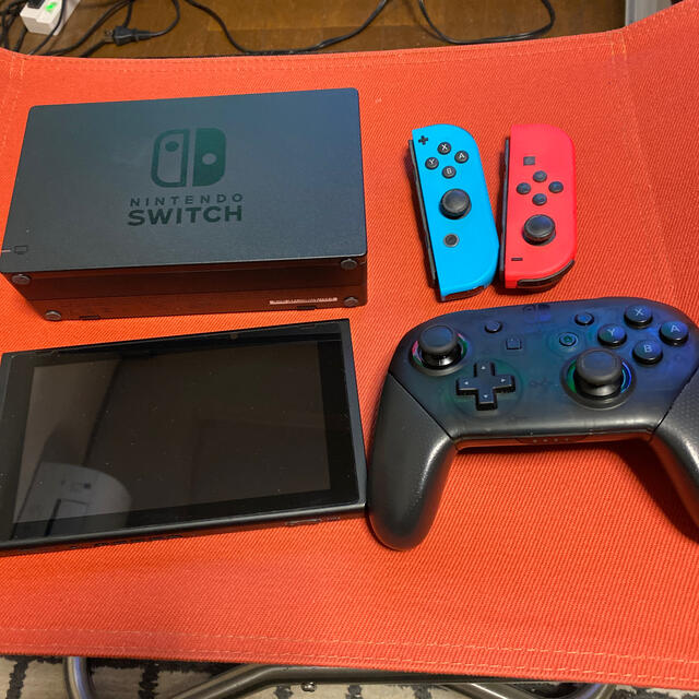 Nintendo Switch(ニンテンドースイッチ)の中古　ニンテンドーSwitch本体　500GBメモリカード入り エンタメ/ホビーのゲームソフト/ゲーム機本体(家庭用ゲーム機本体)の商品写真