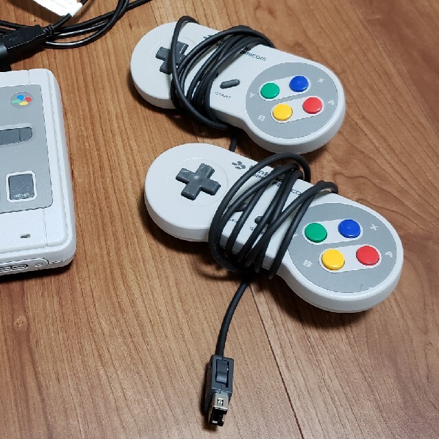 任天堂(ニンテンドウ)の中古　スーパーファミコンミニ　ニンテンドークラシック　 エンタメ/ホビーのゲームソフト/ゲーム機本体(家庭用ゲーム機本体)の商品写真