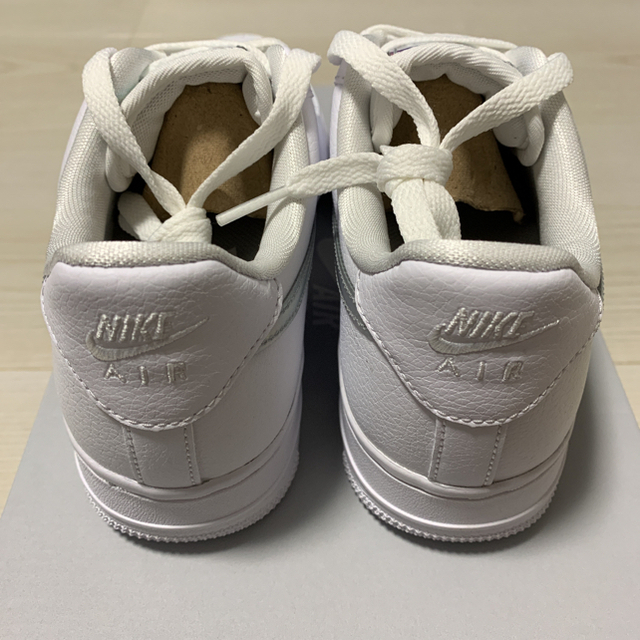 NIKE(ナイキ)のNIKE AIR FORCE 1 ’07 ESSENTIAL 24cm レディースの靴/シューズ(スニーカー)の商品写真