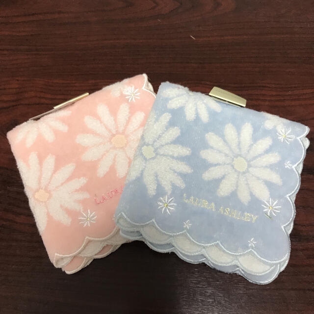 LAURA ASHLEY(ローラアシュレイ)のタオルハンカチ レディースのファッション小物(ハンカチ)の商品写真