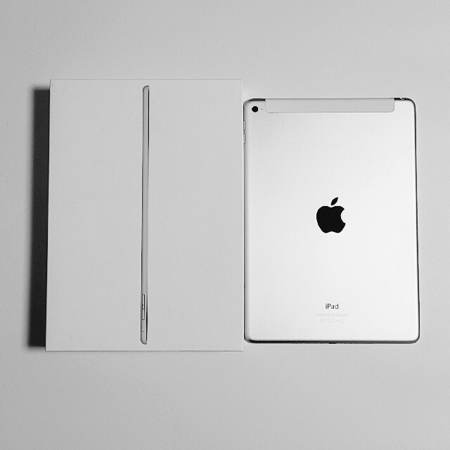 iPad(アイパッド)のApple iPad Air2 16GB Cellular版 シルバー  スマホ/家電/カメラのPC/タブレット(タブレット)の商品写真