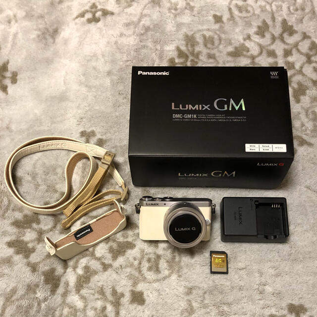 デジタル一眼カメラ　LUMIX DMC-GM1Kカメラ