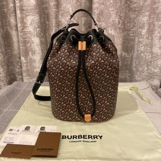 バーバリー(BURBERRY)の＊新品【Burberry】モノグラムEキャンバス＆レザー ドローコードトート＊(トートバッグ)