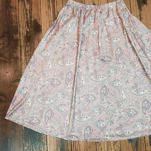 flower(フラワー)のused ピンクのパステルペイズリーSK レディースのスカート(ひざ丈スカート)の商品写真