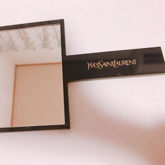 Yves Saint Laurent Beaute(イヴサンローランボーテ)の★Bluemoon様専用★イヴ・サンローラン　YSL ハンドミラー☆ レディースのファッション小物(ミラー)の商品写真