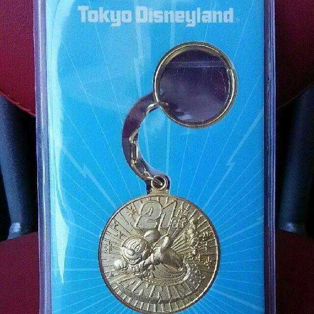 Disney(ディズニー)のTDL 【21周年】メダルキーチェーン 東京ディズニーランド エンタメ/ホビーのおもちゃ/ぬいぐるみ(キャラクターグッズ)の商品写真