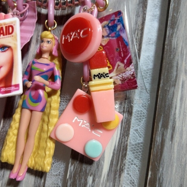 Barbie(バービー)のﾊﾝﾄﾞﾒｲﾄﾞ⚜️ｲｹｲｹ🥂ﾊﾞﾋﾞ子じゃらじゃらｷｰﾎﾙﾀﾞｰ ハンドメイドのハンドメイド その他(その他)の商品写真