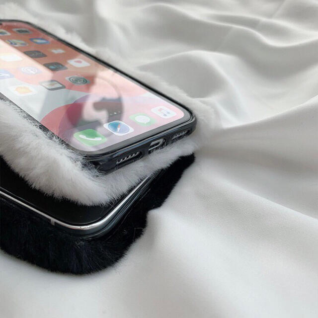 猫 iPhone7 iPhone8 ケース ふわふわ 黒猫 ぬいぐるみ ブラック スマホ/家電/カメラのスマホアクセサリー(iPhoneケース)の商品写真