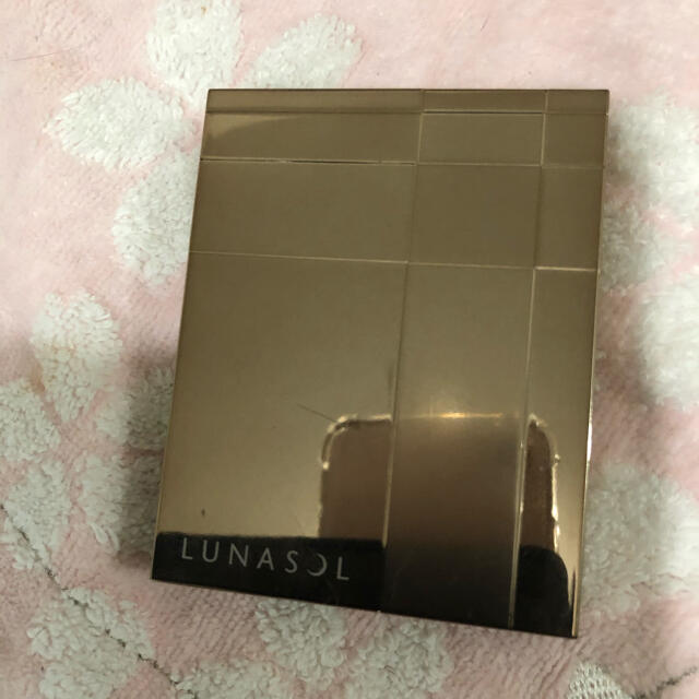 LUNASOL(ルナソル)のあずき様専用❤️ルナソルのアイシャドウ コスメ/美容のベースメイク/化粧品(アイシャドウ)の商品写真