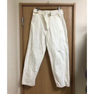 コモリ(COMOLI)の新品 comoli  コモリ ベルテッドデニム サイズ1 white(デニム/ジーンズ)