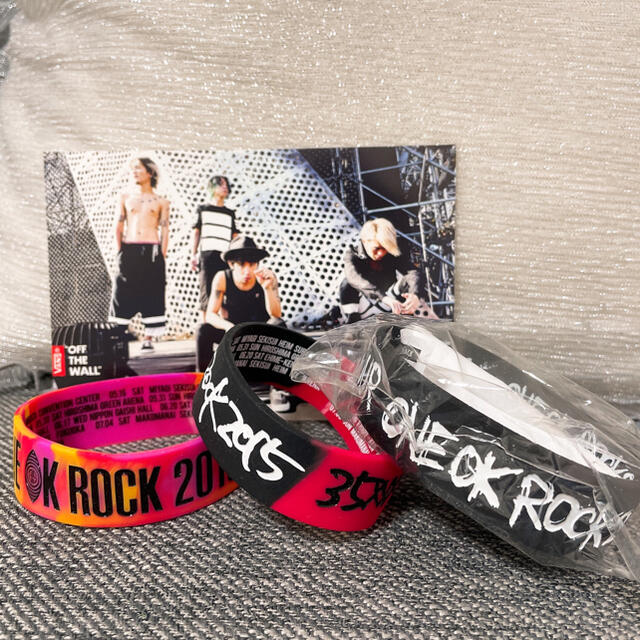 ONE OK ROCK(ワンオクロック)のワンオク♡ラバーバンド3つ ポストカード付き エンタメ/ホビーのタレントグッズ(ミュージシャン)の商品写真