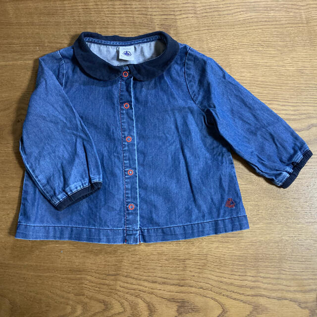 PETIT BATEAU(プチバトー)の☆専用PETIT BATEAU プチバトーデニムシャツ ブラウス12m/74cm キッズ/ベビー/マタニティのベビー服(~85cm)(シャツ/カットソー)の商品写真