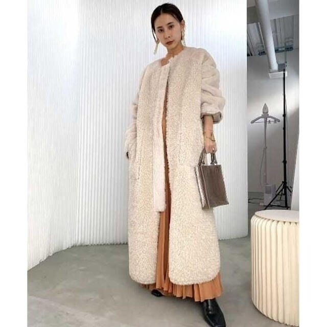 Ameri VINTAGE(アメリヴィンテージ)のAmeri REVERSIBLE TWIN BOA COAT アメリ コート レディースのジャケット/アウター(ロングコート)の商品写真