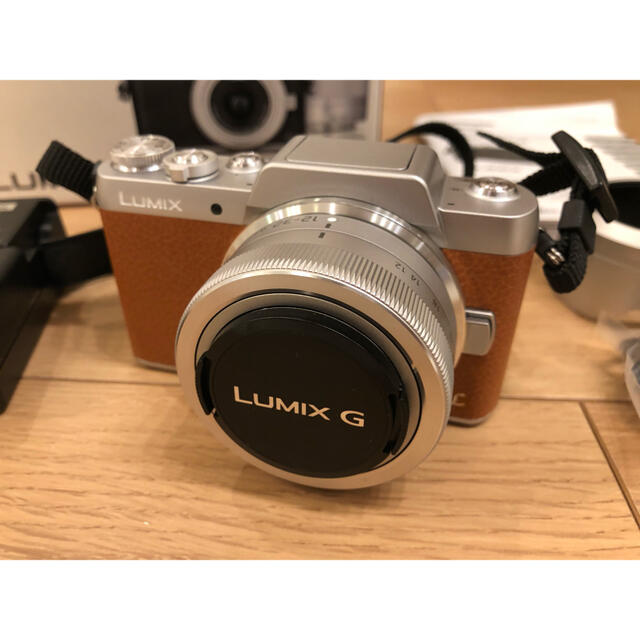 Panasonic(パナソニック)のパナソニック　LUMIX G　DMC-GF7W スマホ/家電/カメラのカメラ(デジタル一眼)の商品写真