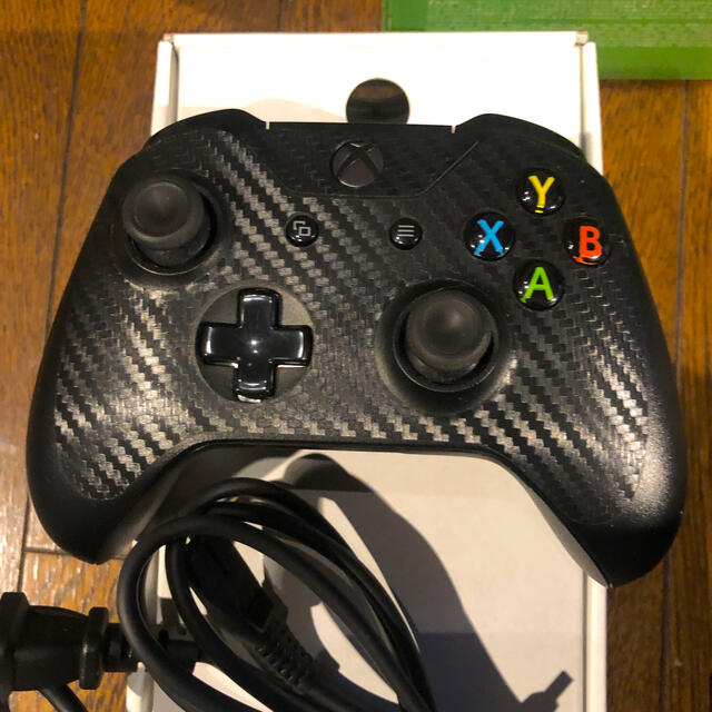 Xbox(エックスボックス)のMicrosoft Xbox One X ゲーム機本体 おまけ付き エンタメ/ホビーのゲームソフト/ゲーム機本体(家庭用ゲーム機本体)の商品写真