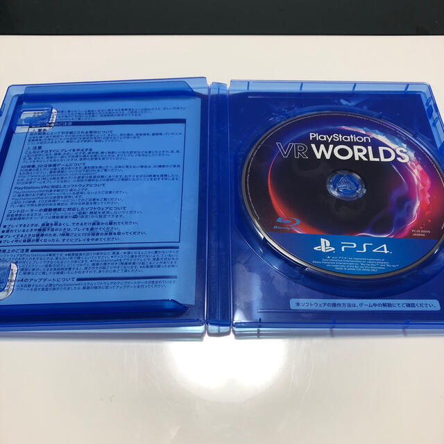 PlayStation VR(プレイステーションヴィーアール)のPlayStation VR WORLDS PS4 中古 エンタメ/ホビーのゲームソフト/ゲーム機本体(家庭用ゲームソフト)の商品写真