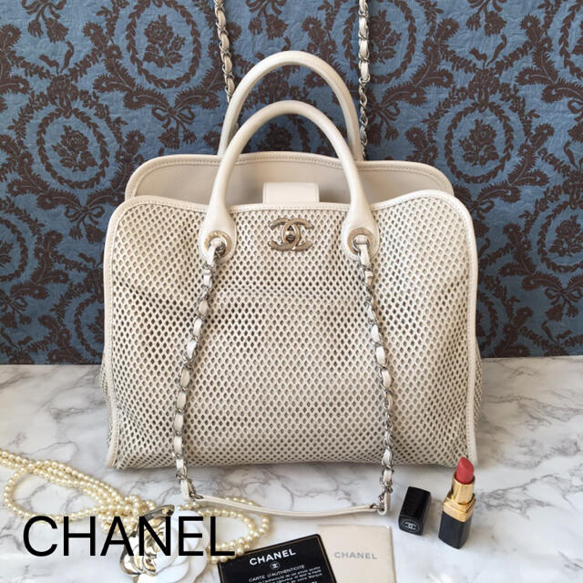 CHANEL(シャネル)の✨シャネル　パンチング　2way  ショルダーバッグ✨ レディースのバッグ(ショルダーバッグ)の商品写真