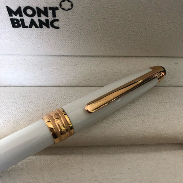 MONTBLANC(モンブラン)の【こう様専用】Mont Blanc ボールペン ホワイト×ゴールド インテリア/住まい/日用品の文房具(ペン/マーカー)の商品写真