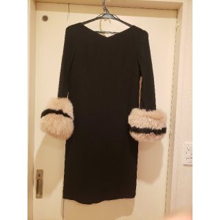 セール】 ファー付バックフリルワンピース （ミニ丈・ひざ丈