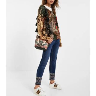 デシグアル(DESIGUAL)の新品✨タグ付き♪デシグアル✨蝶をイメージしたショルダーバッグ　ブラウン系(ショルダーバッグ)