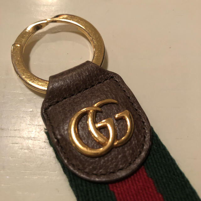 Gucci(グッチ)のグッチ　キーホルダー キーリング　ゴールド　グリーン　赤　緑 メンズのファッション小物(キーホルダー)の商品写真