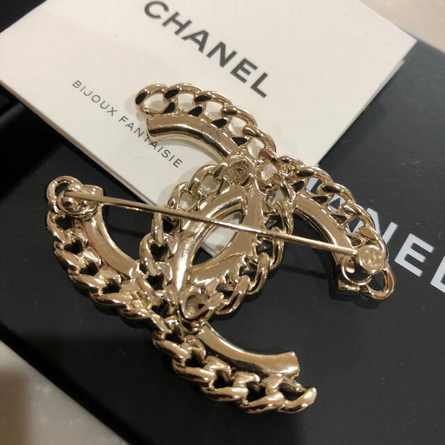 CHANEL - CHANEL 2020ブローチの通販 by karin|シャネルならラクマ