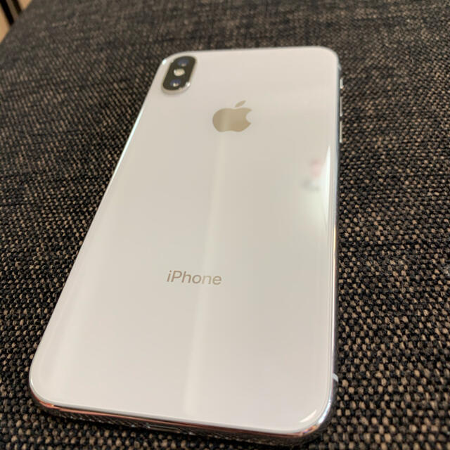 iPhone(アイフォーン)のiPhone X 64GB シルバー　SIMフリー　美品 スマホ/家電/カメラのスマートフォン/携帯電話(スマートフォン本体)の商品写真