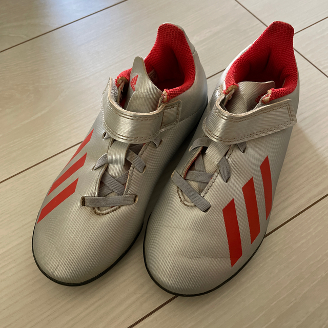 adidas(アディダス)のアディダス　サッカー　フットサル　シューズ　キッズ キッズ/ベビー/マタニティのキッズ靴/シューズ(15cm~)(その他)の商品写真