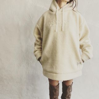 ジェラートピケ(gelato pique)の春のデート服☆LUSSO SURF 刺繍ボアパーカー  Sサイズ RVCA(パーカー)