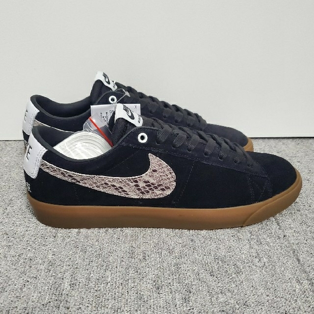 NIKE(ナイキ)の新品 未使用 NIKE SB ZOOM BLAZER LOW GT QS  メンズの靴/シューズ(スニーカー)の商品写真