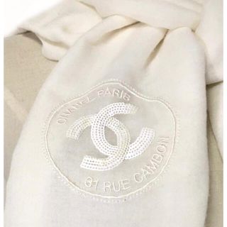 シャネル(CHANEL)のCHANEL スパンコールココマーク ふわふわ真っ白大判ストール(ストール/パシュミナ)