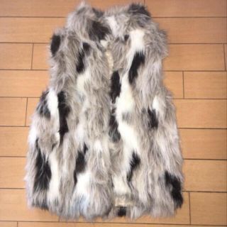 ザラキッズ(ZARA KIDS)のZARA kids フワフワベスト 完売品！(ジャケット/上着)