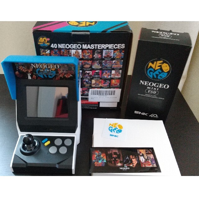 NEOGEO mini International版とコントローラー - 家庭用ゲーム機本体