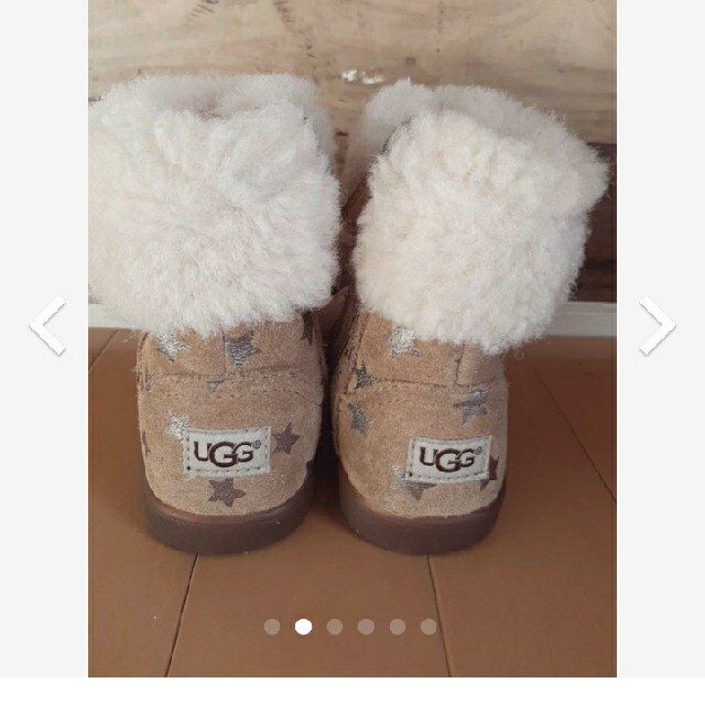 UGG 星柄　ムートンブーツ　ブーツ キッズ/ベビー/マタニティのベビー靴/シューズ(~14cm)(ブーツ)の商品写真