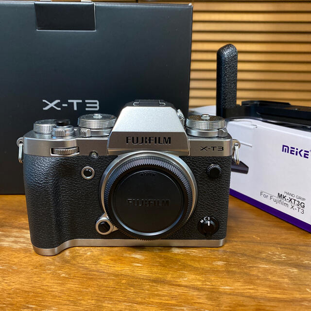 美品　富士フイルム X-T3 シルバー　社外グリップ付き