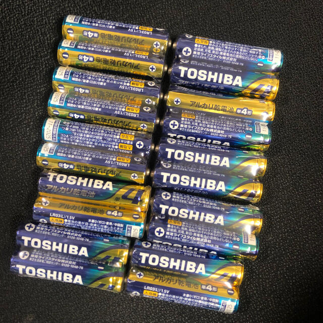 東芝(トウシバ)の【新品 未使用】TOSHIBA 単4アルカリ乾電池　20本 スマホ/家電/カメラのスマートフォン/携帯電話(バッテリー/充電器)の商品写真