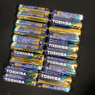 トウシバ(東芝)の【新品 未使用】TOSHIBA 単4アルカリ乾電池　20本(バッテリー/充電器)