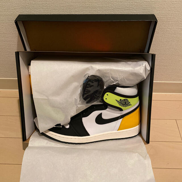 NIKE(ナイキ)のNIKE AIR JORDAN 1 ナイキ エアジョーダン1 ハイボルトゴールド メンズの靴/シューズ(スニーカー)の商品写真