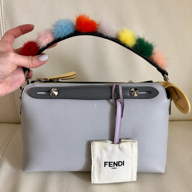 【ほぼ新品】FENDI フェンディ ストラップユー ポンポン ファー