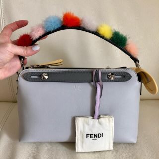 フェンディ(FENDI)の【ほぼ新品】FENDI フェンディ ストラップユー ポンポン ファー(その他)