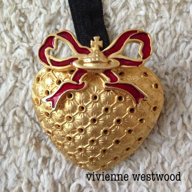 Vivienne Westwood(ヴィヴィアンウエストウッド)のVIVIENNE 非売品ブローチ レディースのアクセサリー(ブローチ/コサージュ)の商品写真